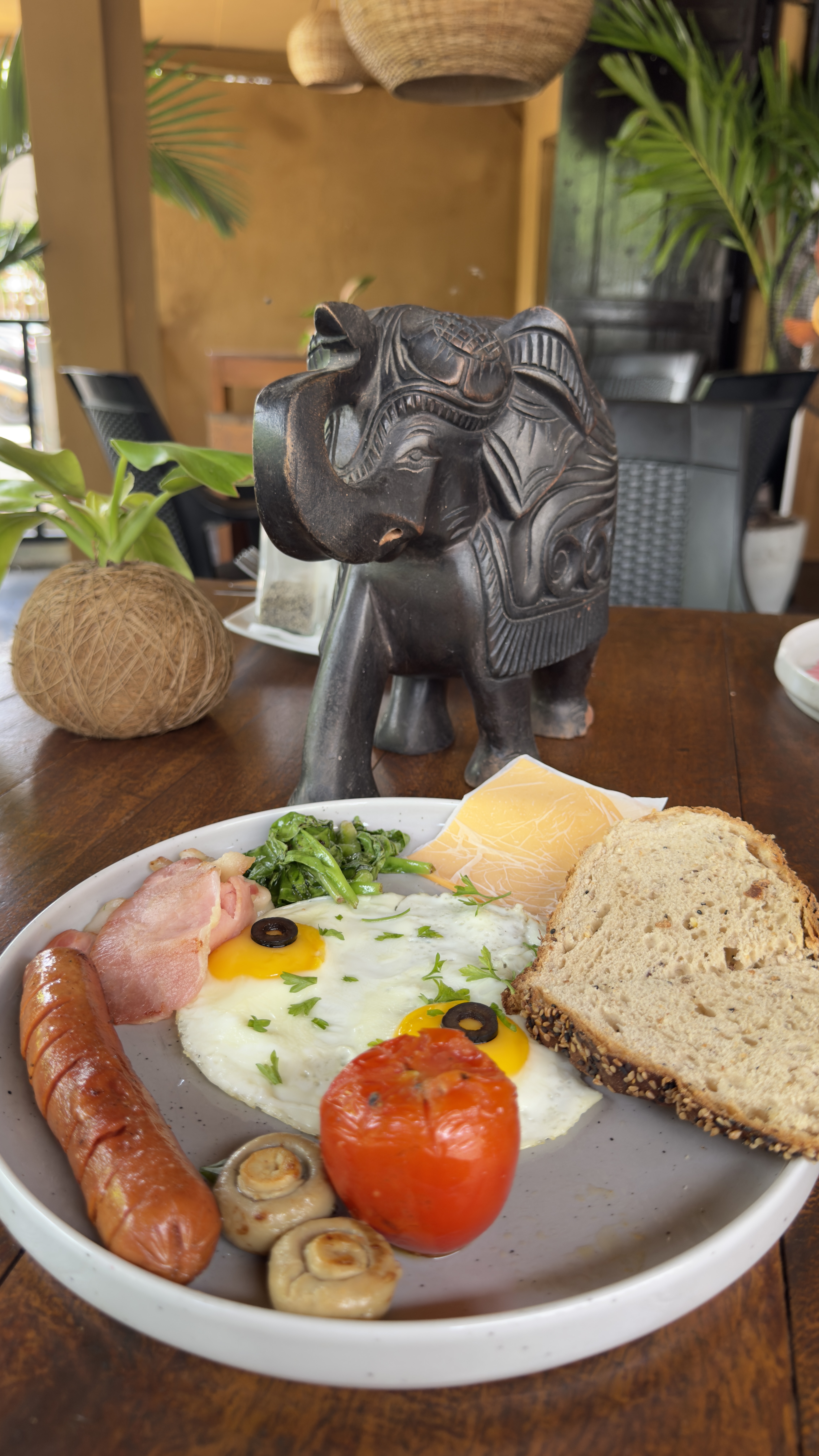 Full English breakfast at Rustic Cabana